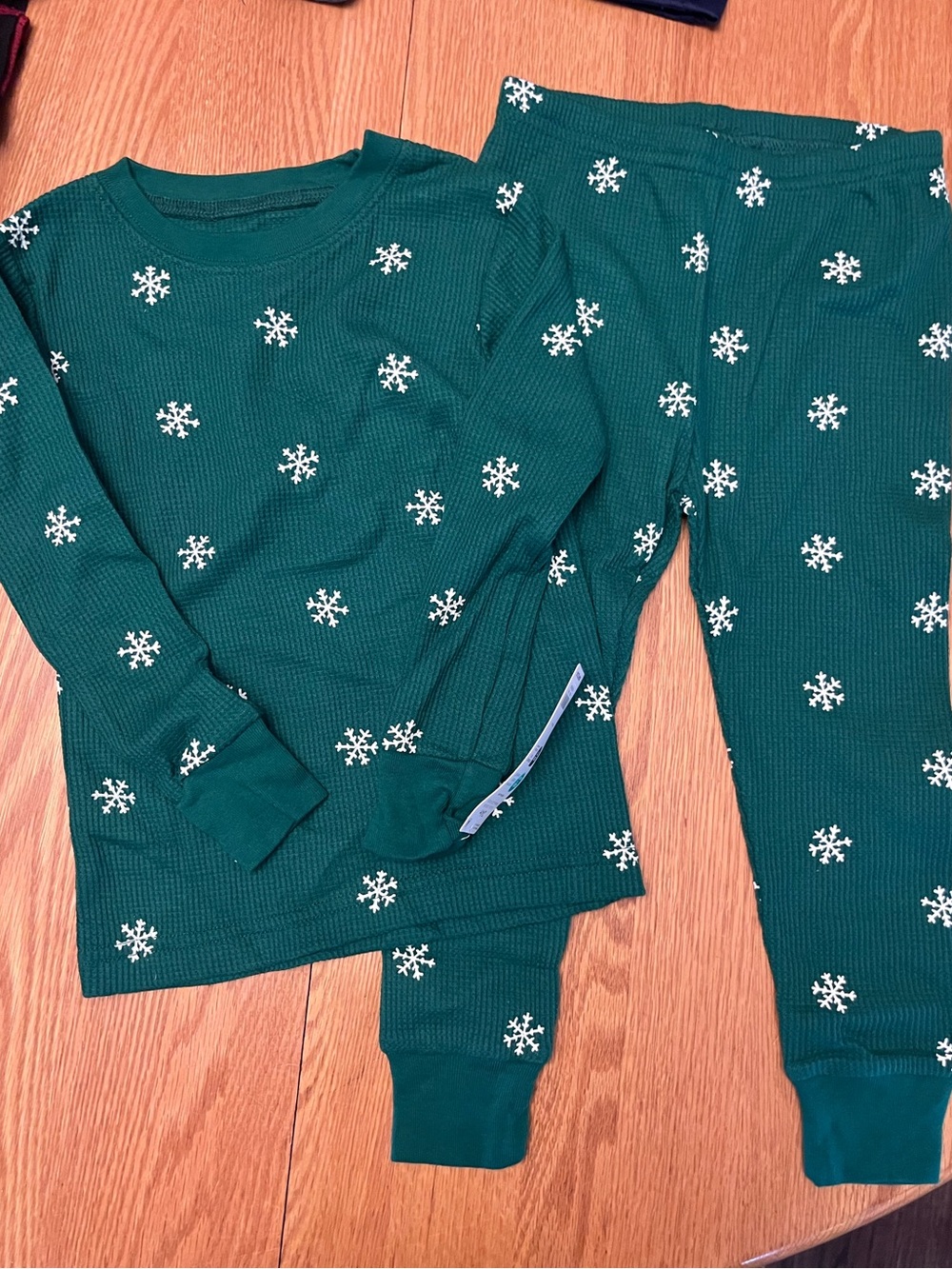 Carters 24mth  Green snowflake Thermal Pajama Set NWT